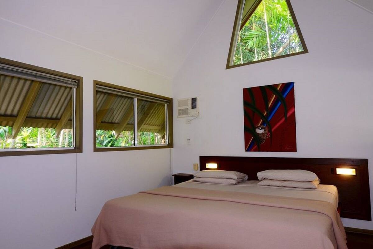 Premium bedding, minibar, iron/ironing board (on request)