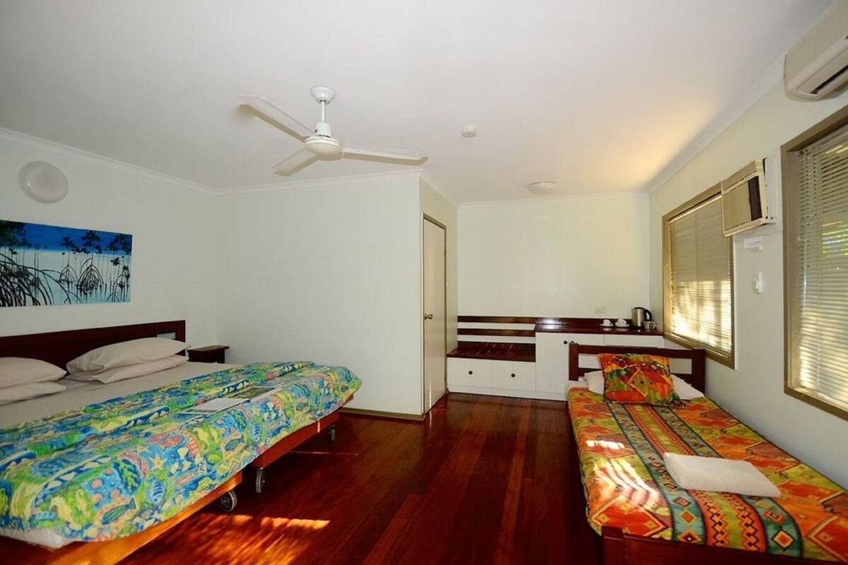 Premium bedding, minibar, iron/ironing board (on request)