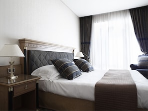 Svit - 1 dubbelsäng - badkar | 1 sovrum, allergitestade sängkläder och minibar