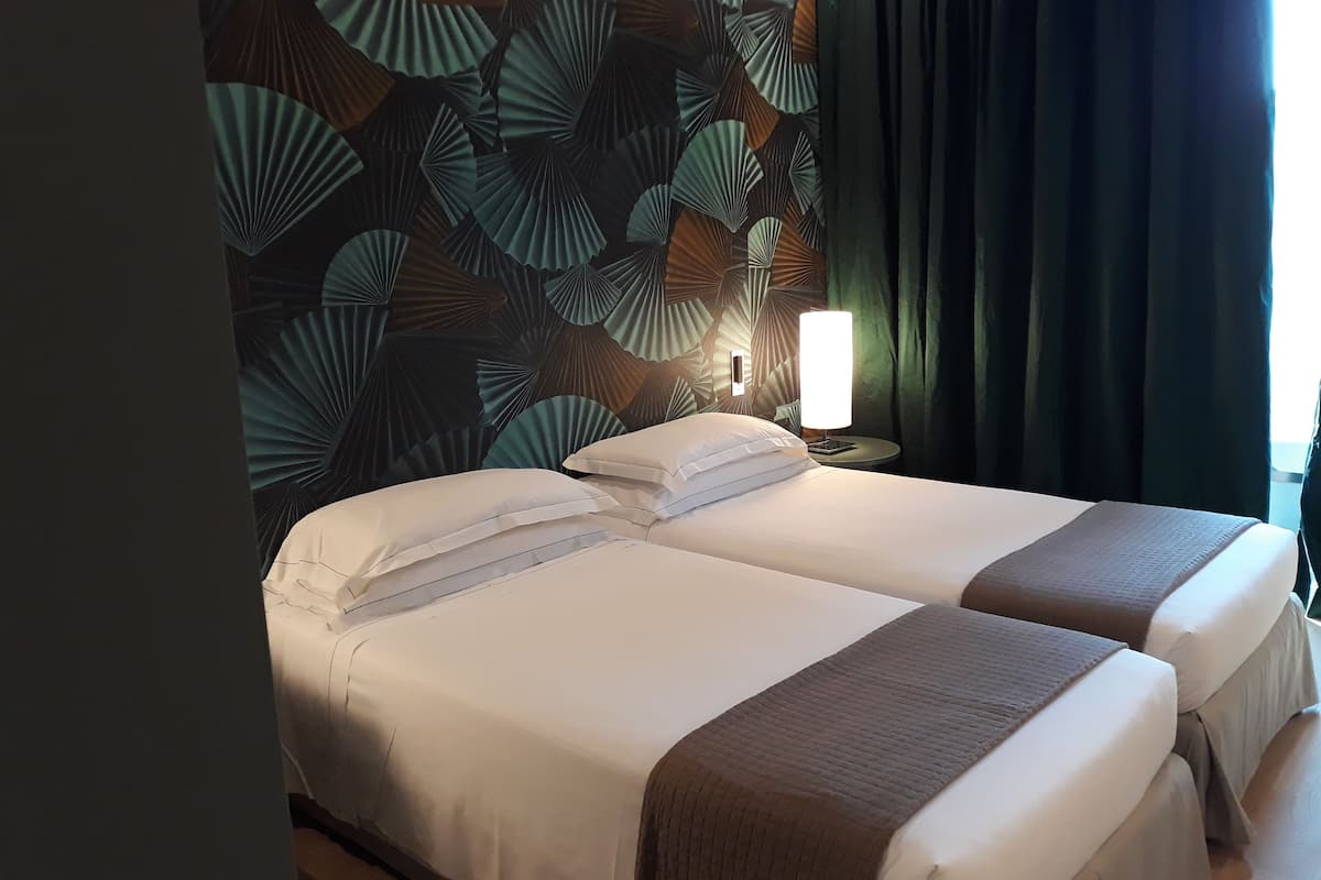 1 bedroom, hypo-allergenic bedding, minibar, in-room safe