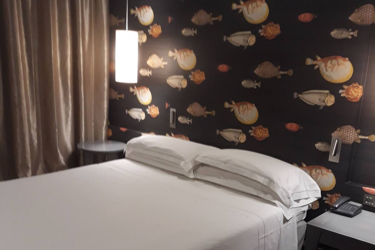 1 phòng ngủ, bộ đồ giường kháng dị ứng, minibar, két bảo mật tại phòng 