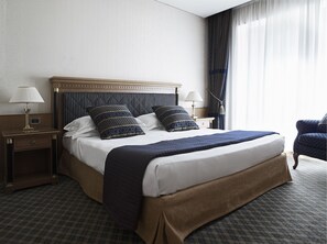 Suite, 1 Double Bed, Bathtub