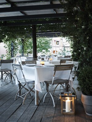 Outdoor dining