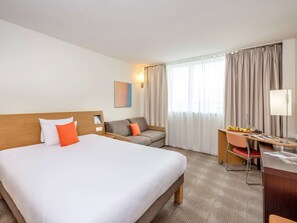 Habitación superior, 1 cama de matrimonio con sofá cama | Ropa de cama de alta calidad, minibar, caja fuerte y escritorio