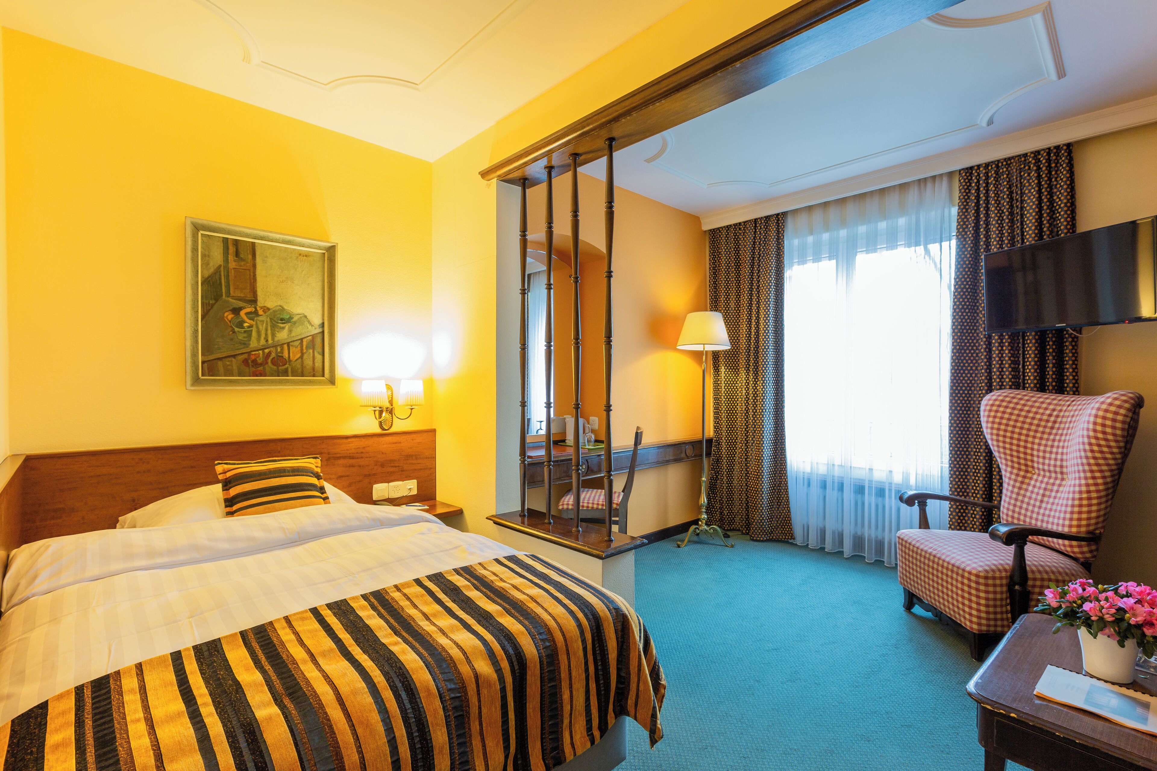 standard single room | down duvets, in-room safe, desk, blackout curtains