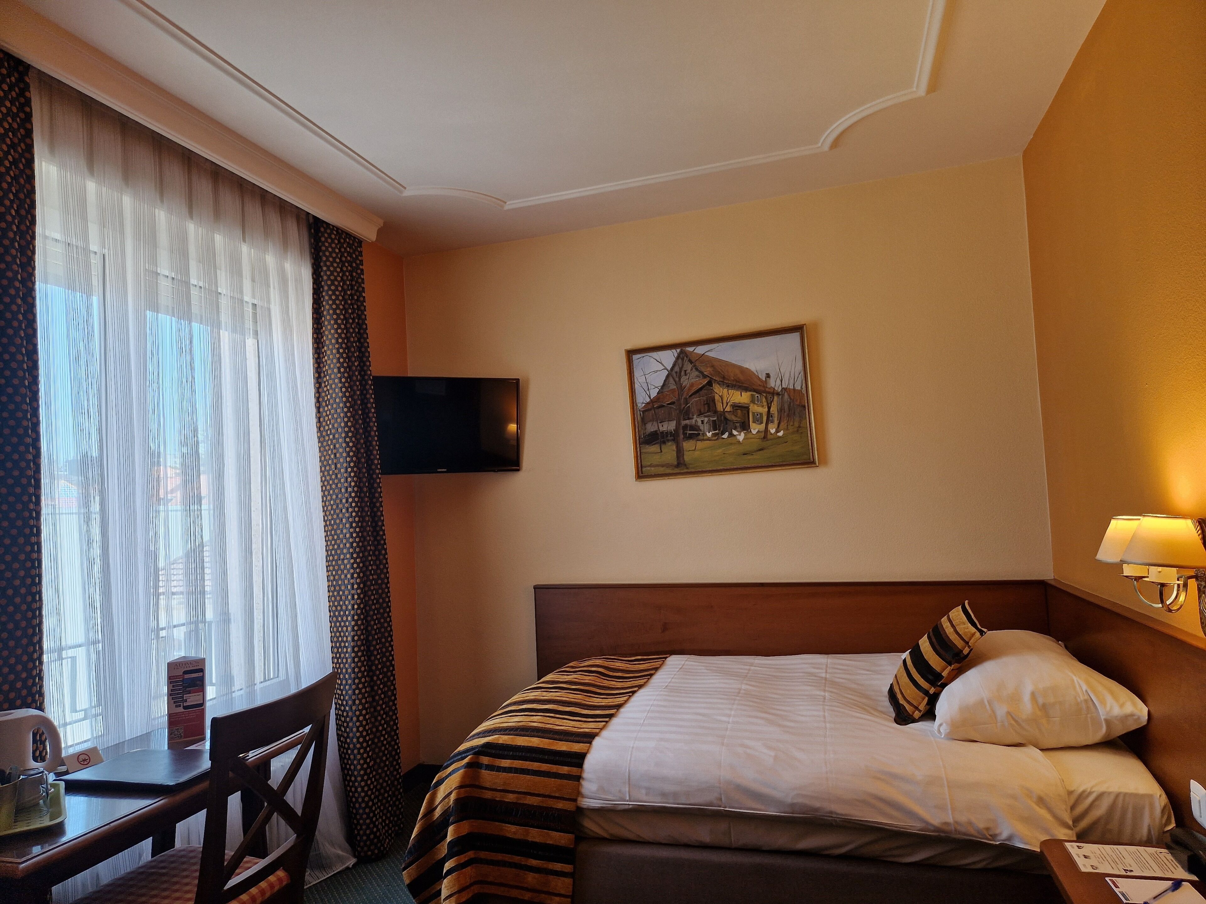 economy single room | down duvets, in-room safe, desk, blackout curtains