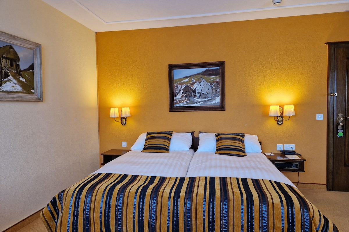 Standard Twin Room | Down duvets, in-room safe, desk, blackout curtains