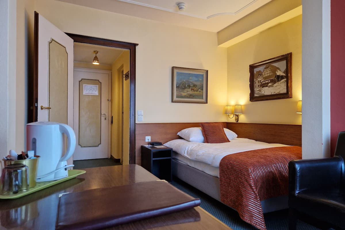 Standard Single Room | Down duvets, in-room safe, desk, blackout curtains