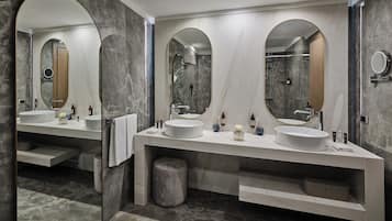 Suite, Meerblick | Badezimmer | Designer-Toilettenartikel, Haartrockner, Bademäntel, Hausschuhe