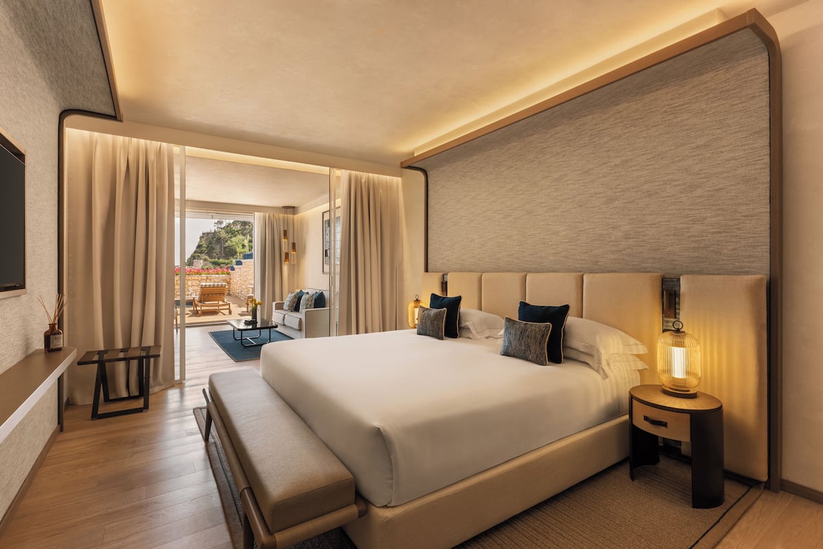 1 bedroom, premium bedding, minibar, in-room safe