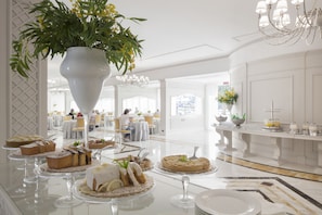 Breakfast, lunch, dinner served; Italian cuisine, beach views