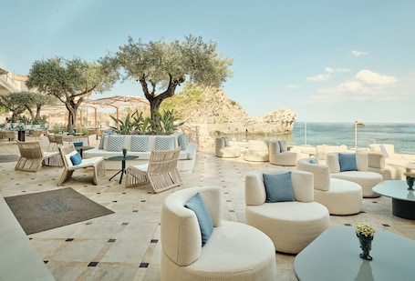 Wine bar. Mazzarò Sea Palace - The Leading Hotels of the World