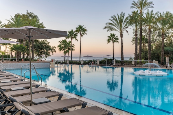 Indoor pool, 3 outdoor pools, sun loungers