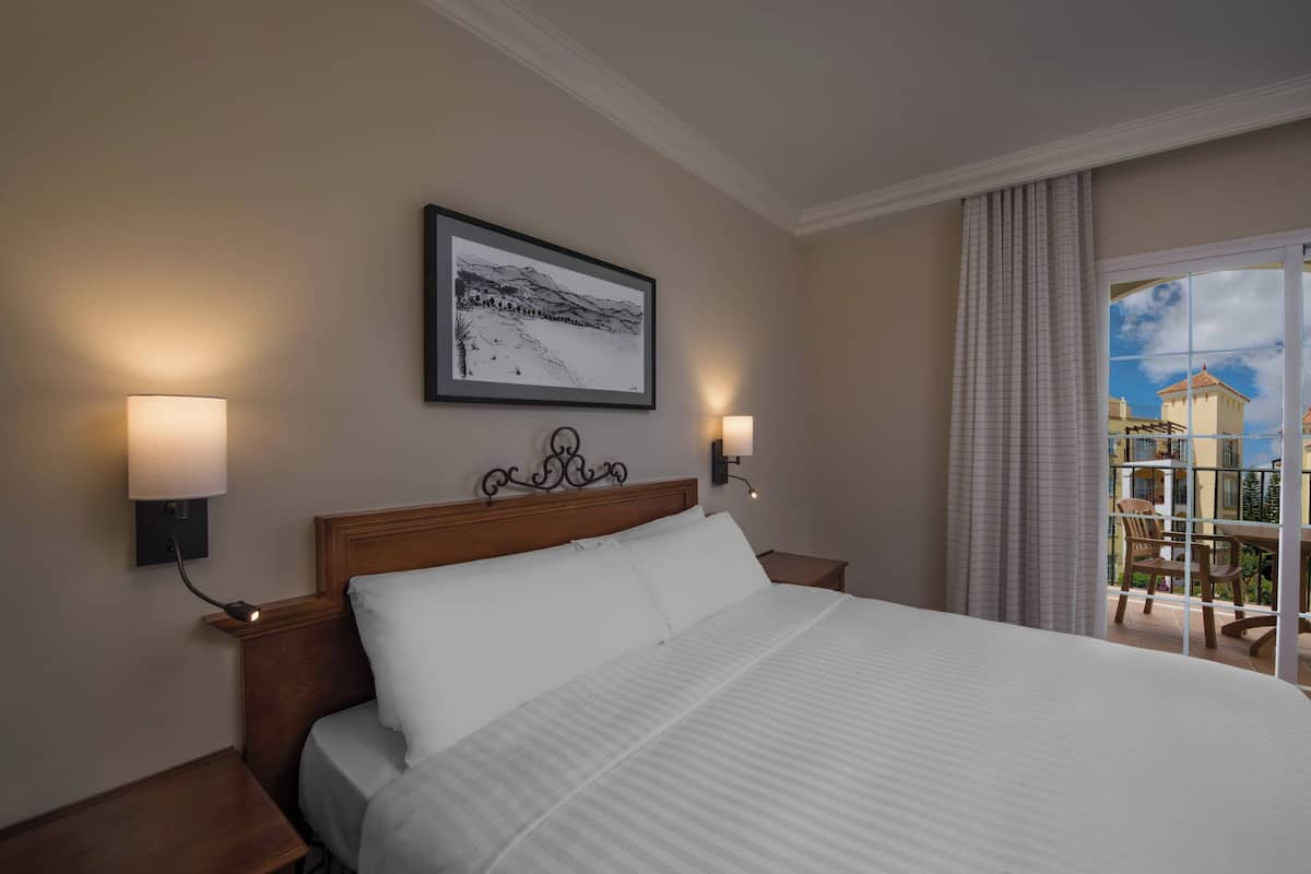 Ropa de cama de alta calidad y camas con pillow-top