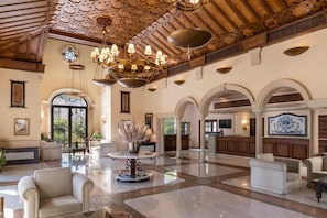 Lobby lounge