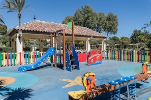 Zona de jocs infantil: a l'aire lliure