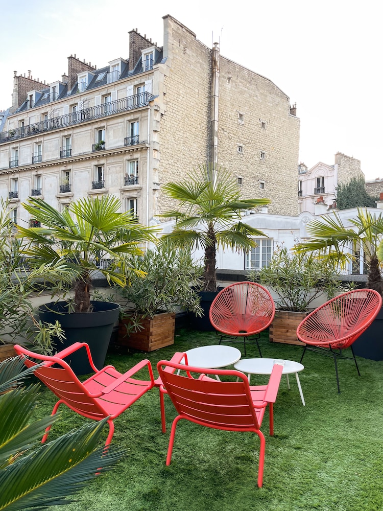 Hôtel des Batignolles by null