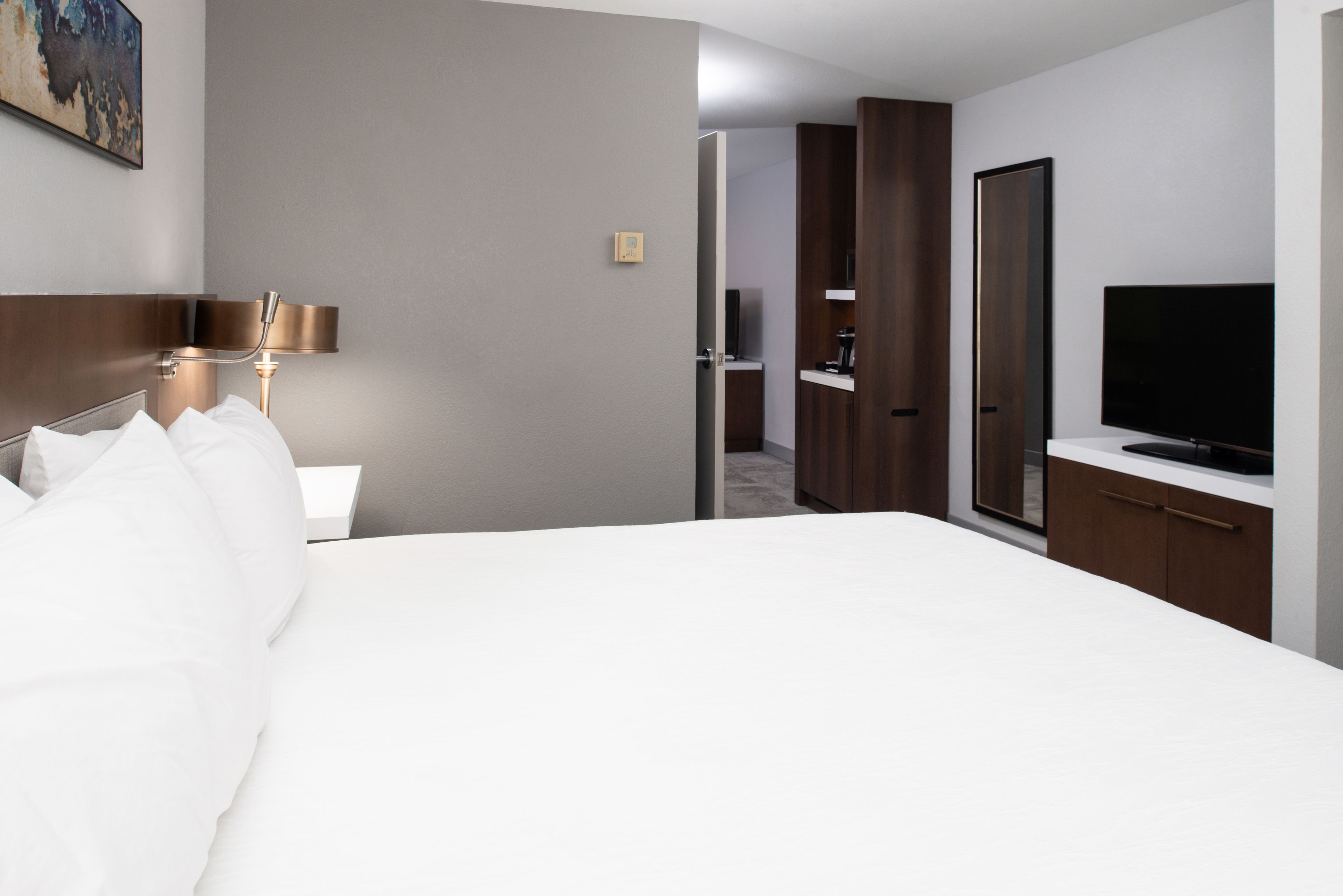 King Bed Junior Suite | Hypo-allergenic bedding, pillowtop beds, in-room safe, desk