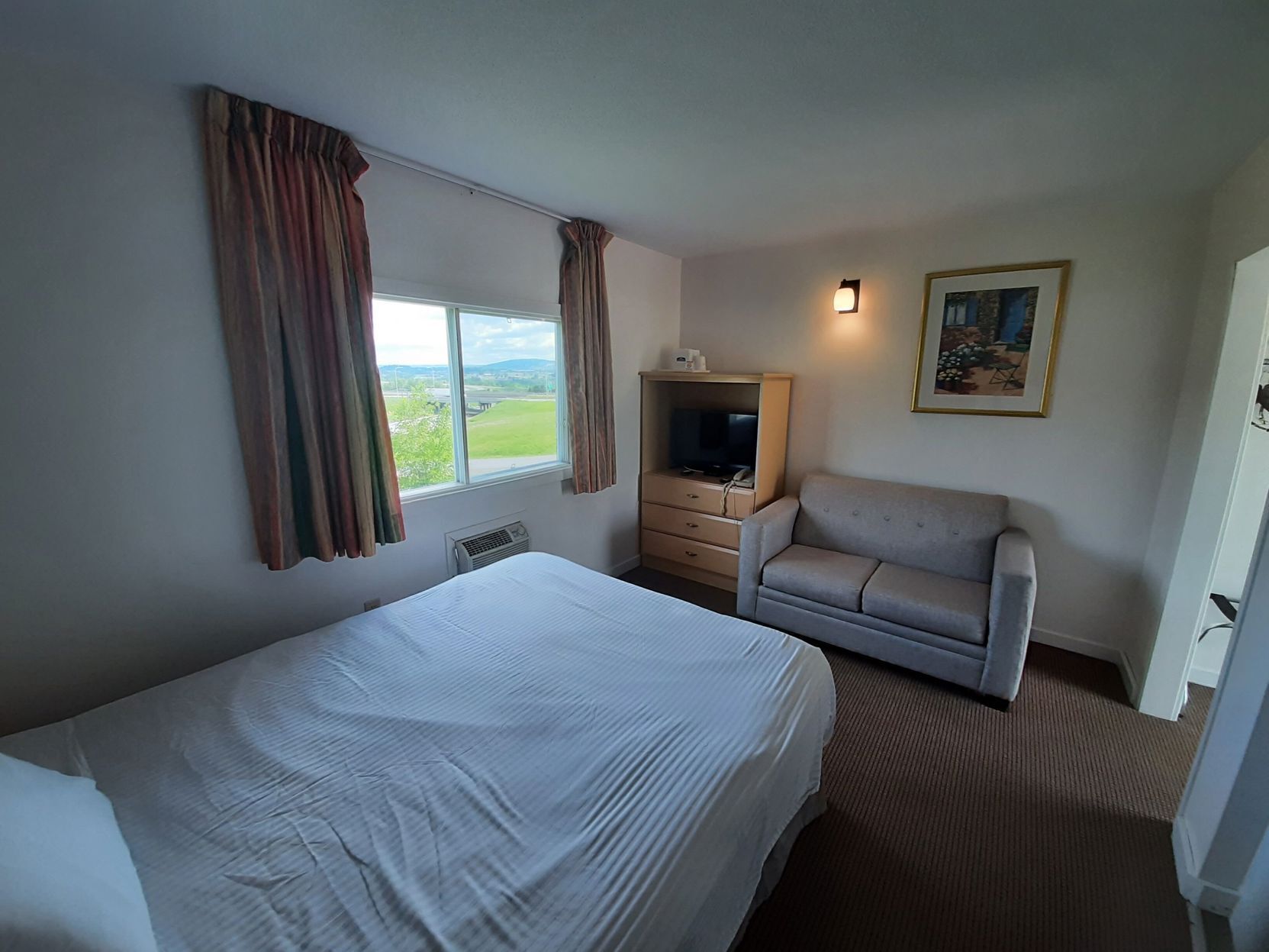 Desk, iron/ironing board, cots/infant beds, free WiFi