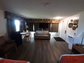 Room, 3 Double Beds (Drive Up) | Desk, iron/ironing board, cots/infant beds, free WiFi - Howard Johnson by Wyndham Woodstock NB (Woodstock)