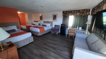 Room, 3 Double Beds (Drive Up)