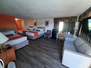 Desk, iron/ironing board, cots/infant beds, free WiFi - Howard Johnson by Wyndham Woodstock NB (Woodstock)