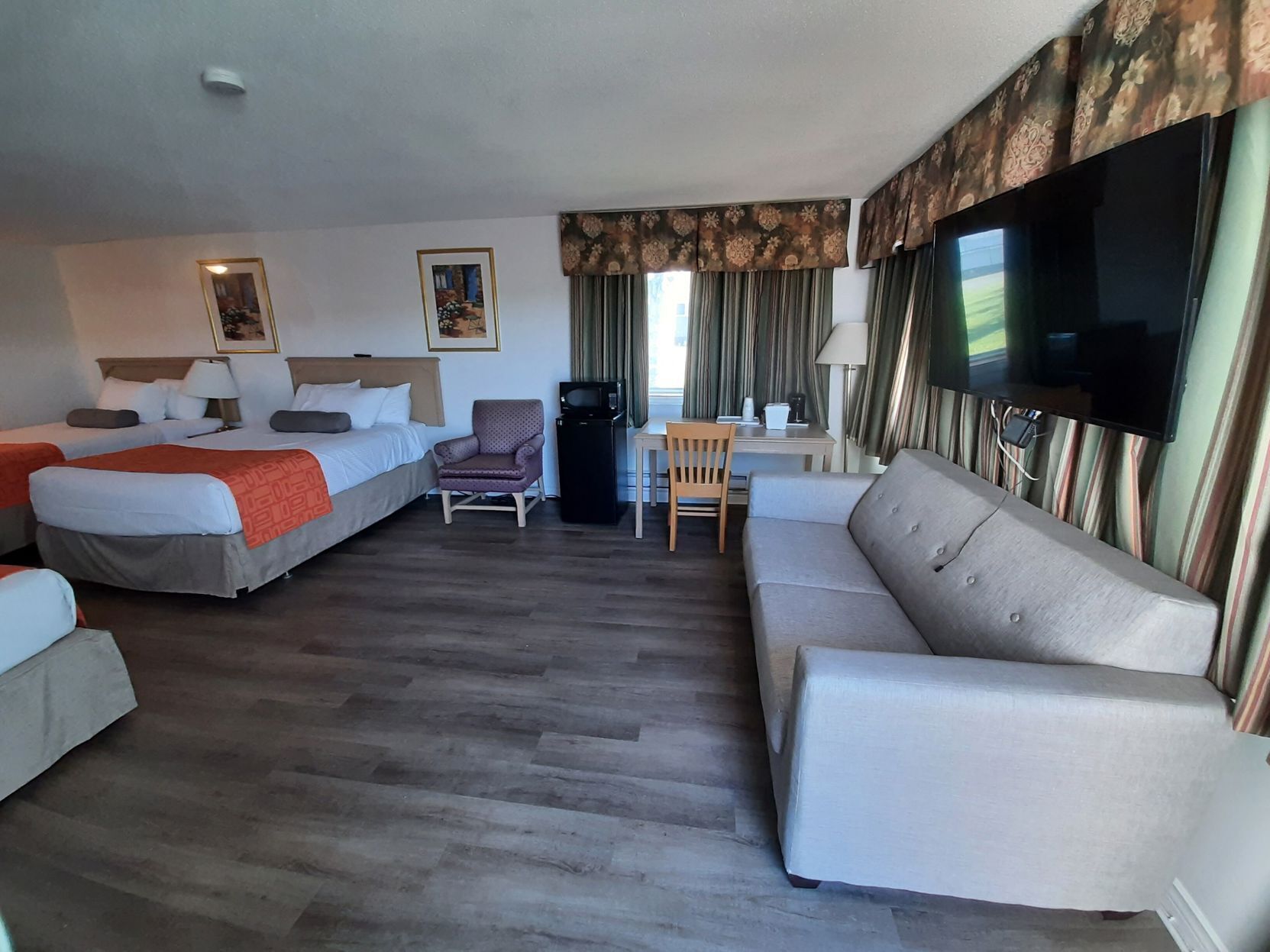 Desk, iron/ironing board, cots/infant beds, free WiFi