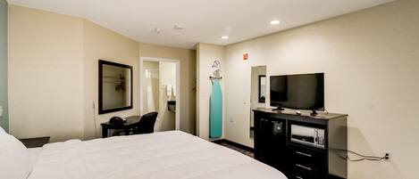 Desk, laptop workspace, iron/ironing board, free WiFi