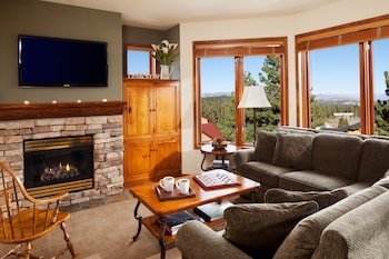 Flat-screen TV, fireplace, DVD player, pay movies at Juniper Springs Resort