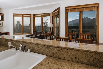 Fridge, microwave, oven, stovetop at Juniper Springs Resort