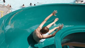 Área de juegos infantiles al aire libre