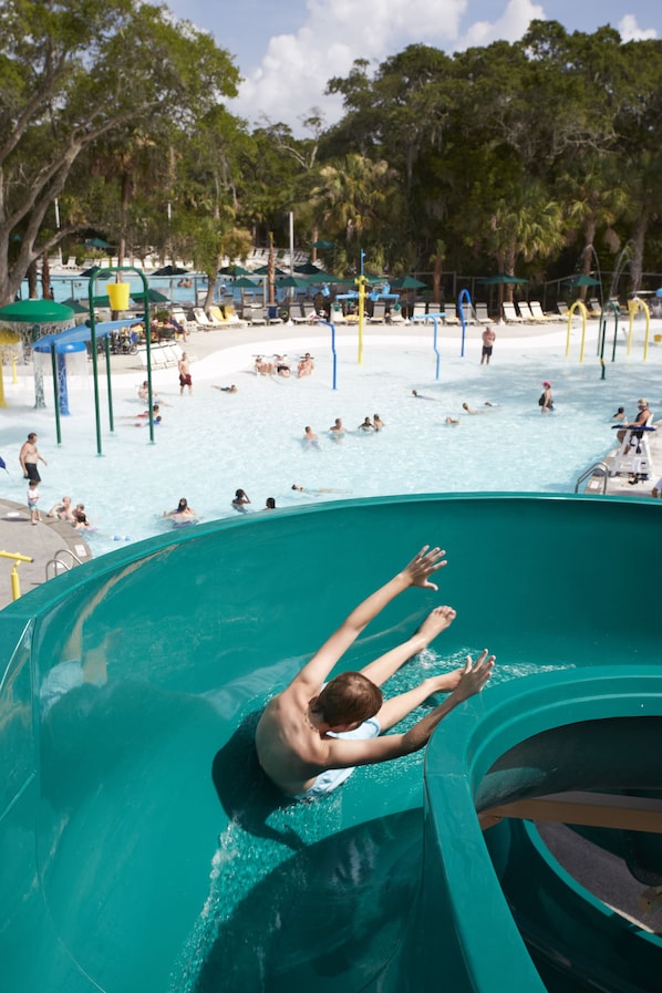 Área de juegos infantiles al aire libre