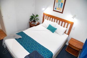 1 bedroom, laptop workspace, soundproofing, iron/ironing board - Mackay Seabreeze Apartments (Slade Point)