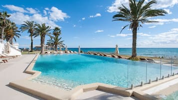 Indoor pool, 2 outdoor pools, pool umbrellas, pool loungers