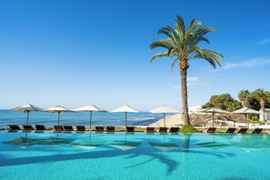 Indoor pool, 2 outdoor pools, pool umbrellas, pool loungers