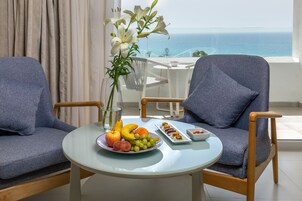 Ropa de cama de alta calidad, colchones Select Comfort y minibar 