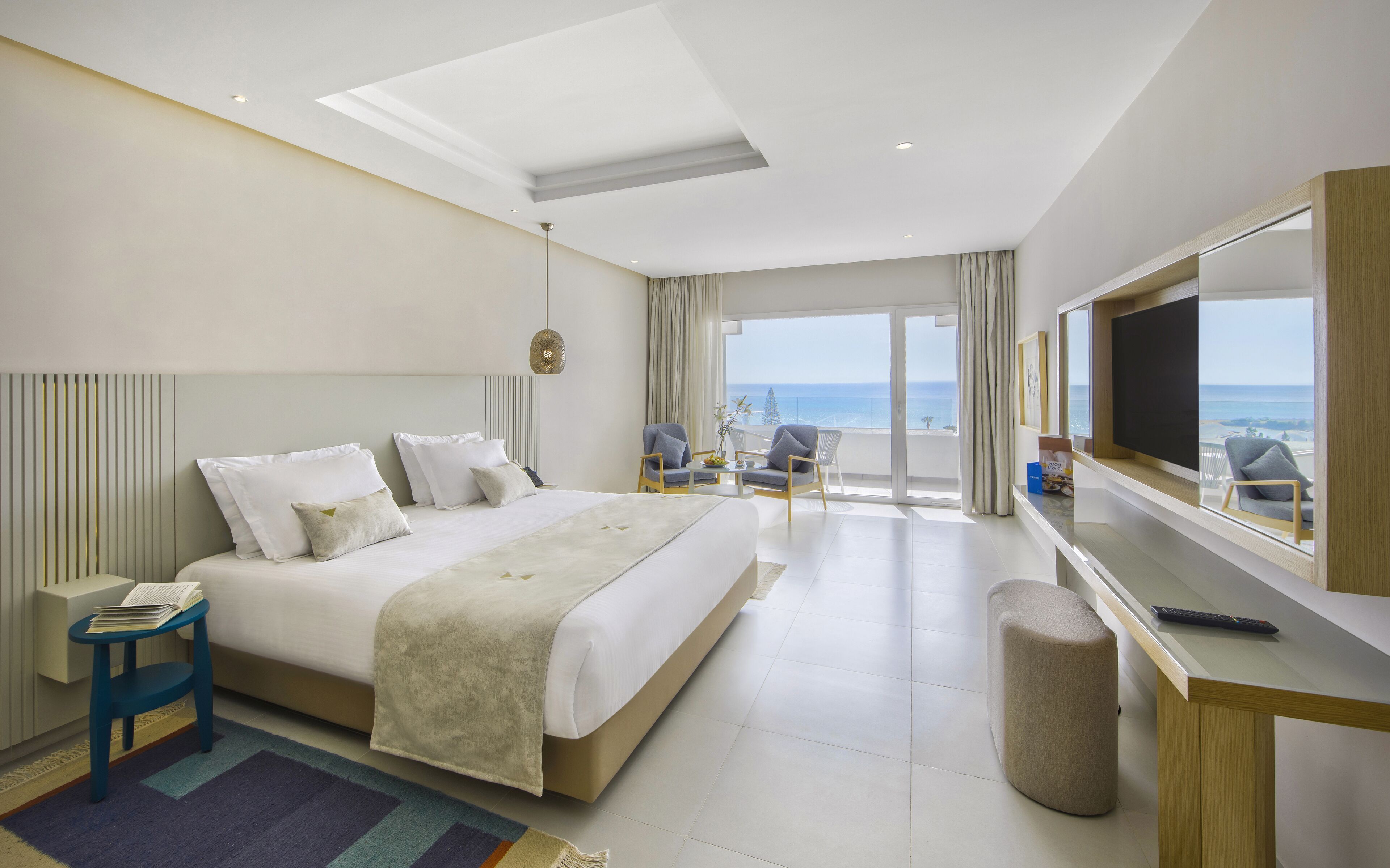 Ropa de cama de alta calidad, camas Select Comfort y minibar 