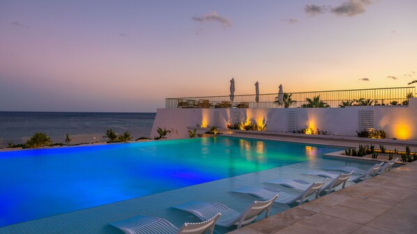 Indoor pool, 3 outdoor pools, pool umbrellas, pool loungers