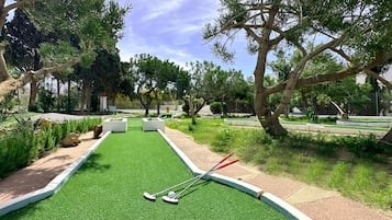 Mini-golf