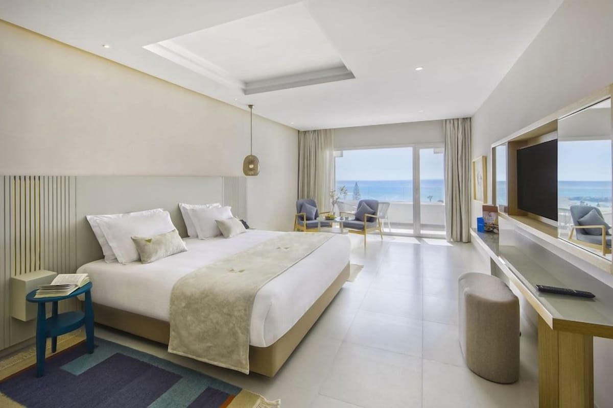 Premium bedding, minibar, in-room safe, soundproofing