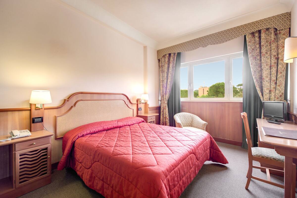 In-room safe, desk, blackout drapes, soundproofing