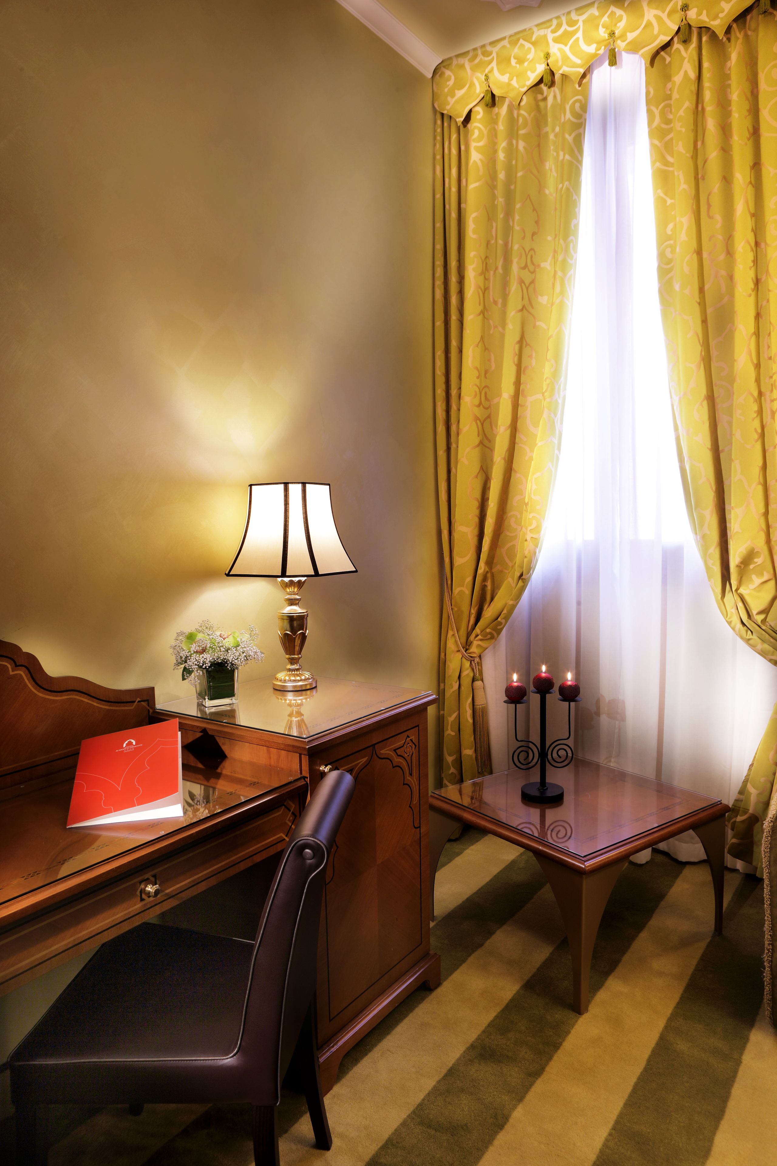 deluxe double or twin room, canal view | hypo-allergenic bedding, down duvets, minibar, in-room safe