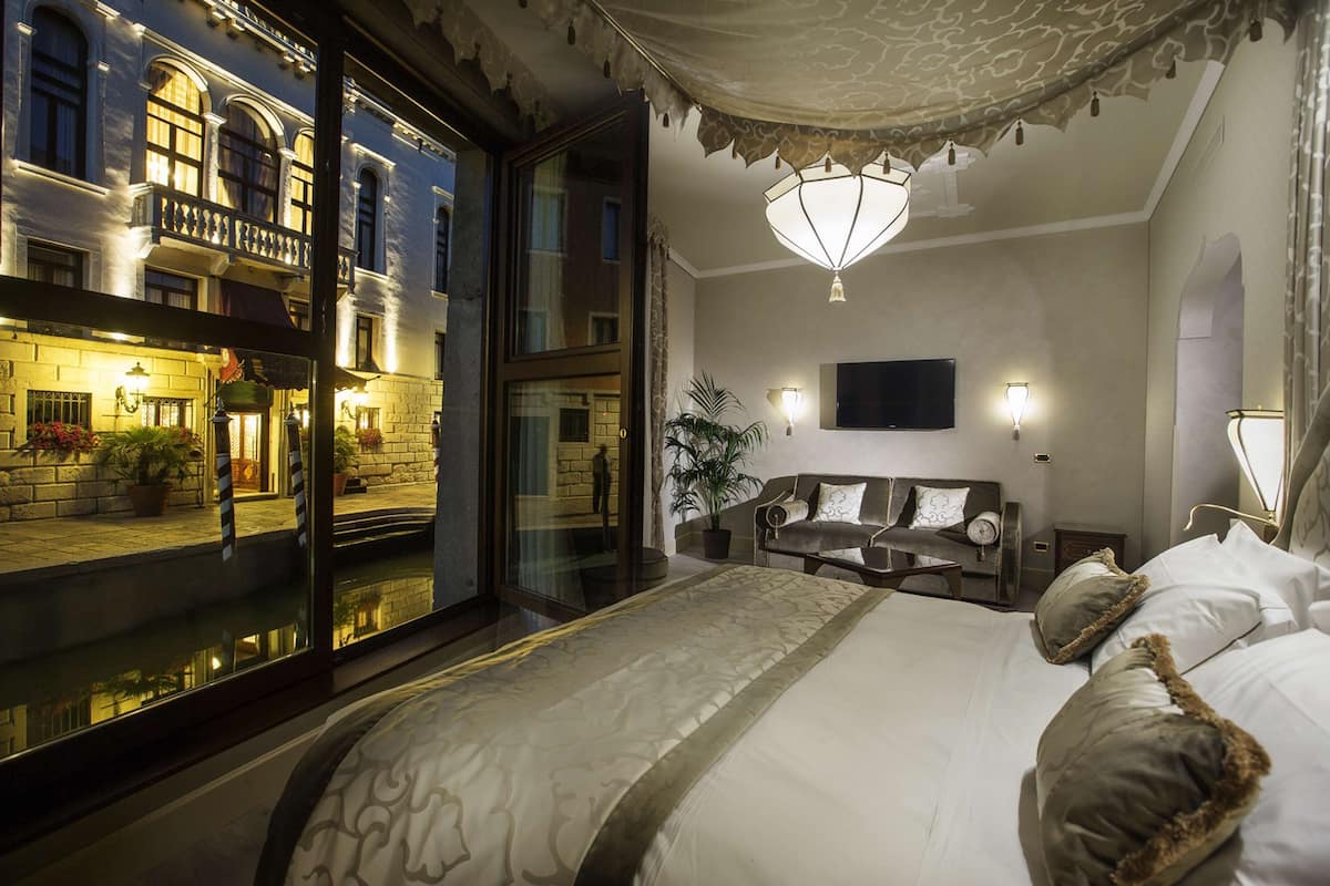 Suite, Canal View | Hypo-allergenic bedding, down duvets, minibar, in-room safe