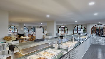 Petit déjeuner, déjeuner et dßner servis sur place