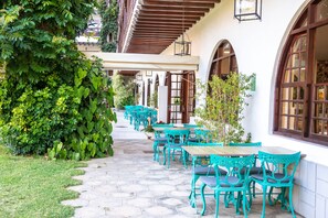 Poolside bar