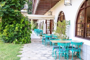 Poolside bar