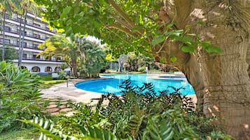 2 kolam renang outdoor