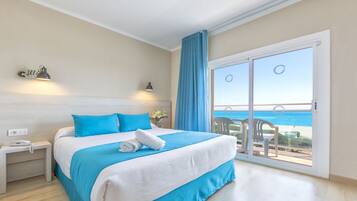 Desk, travel cot, free WiFi, bed sheets