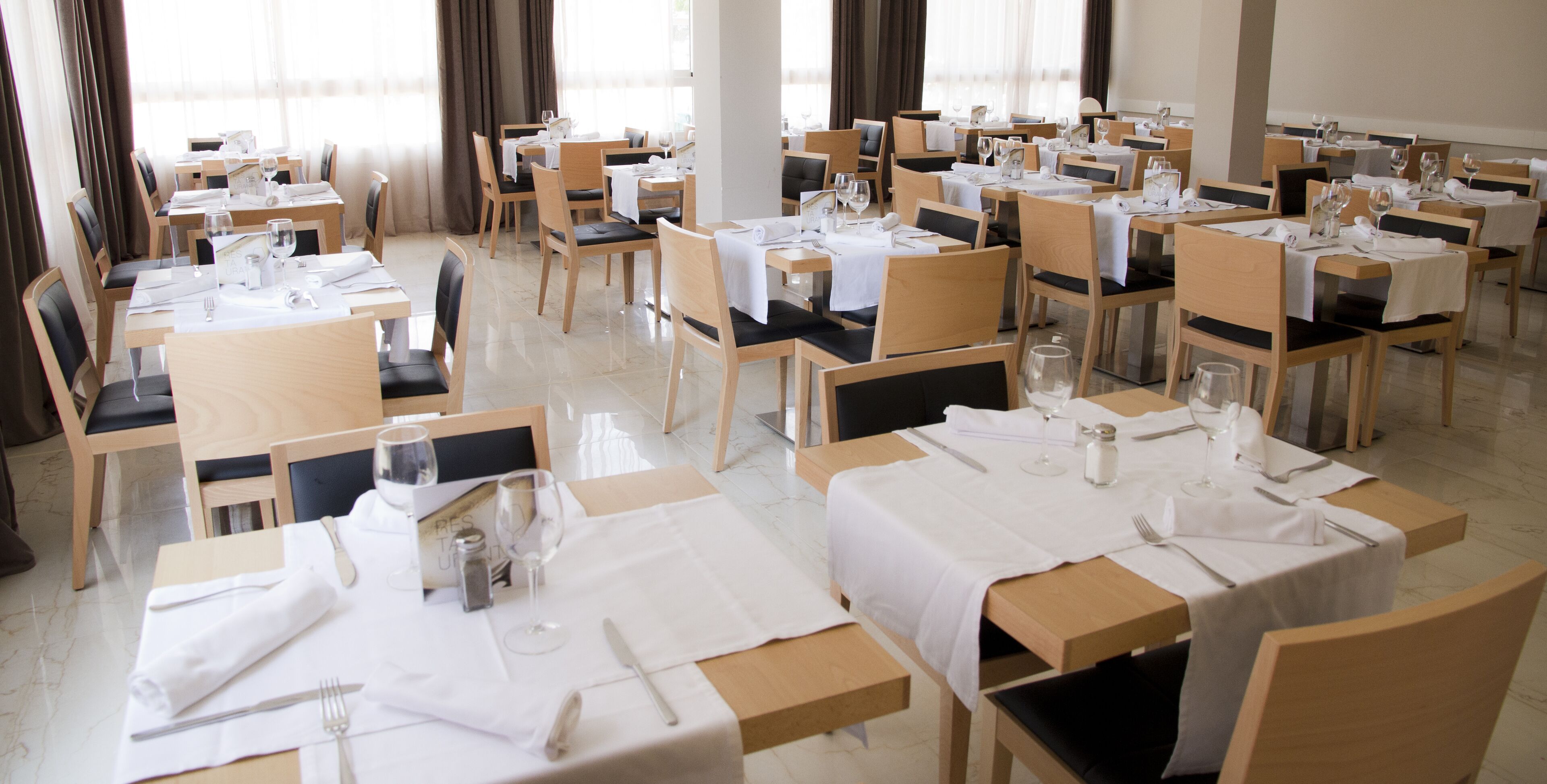 Dagelijks ontbijtbuffet (EUR 12 per persoon)