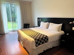 In-room safe, free WiFi